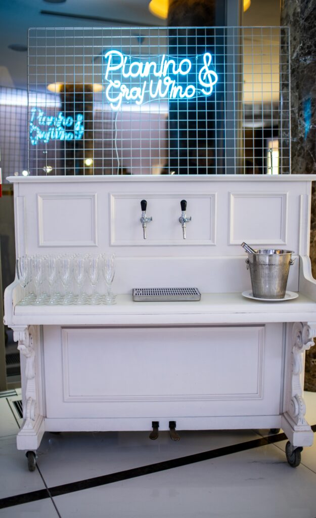 Mobilny bar pianino – wynajem prosecco bar na eventy Wrocław Dolny Śląsk